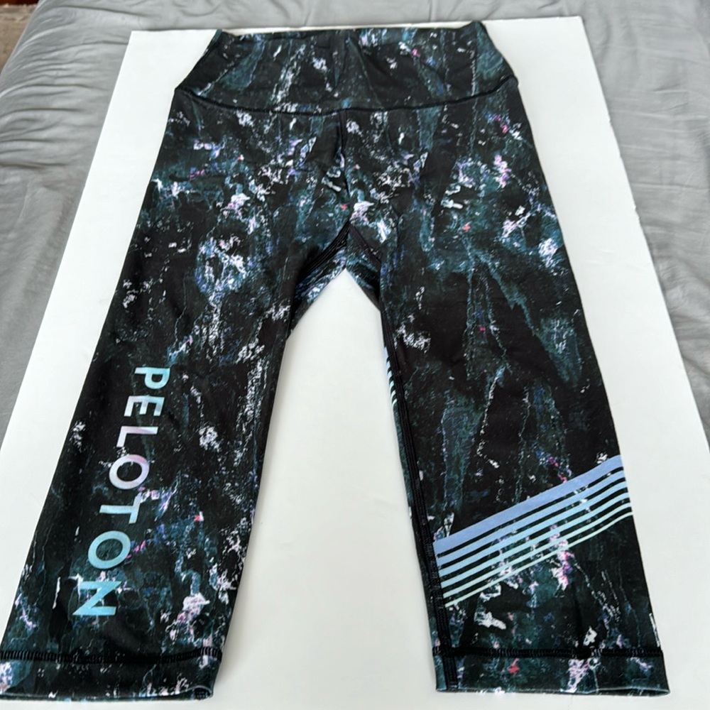 Peloton 3/4 leggings. Size medium